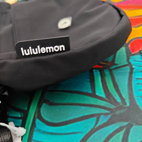 Lululemon silver All Night Festival Bag 2L - Picture 5 of 5